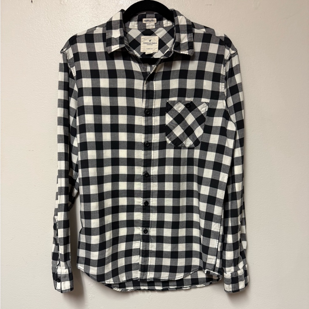 American Eagle Outfitters Black and White Plaid Men's Shirt size S. EUC